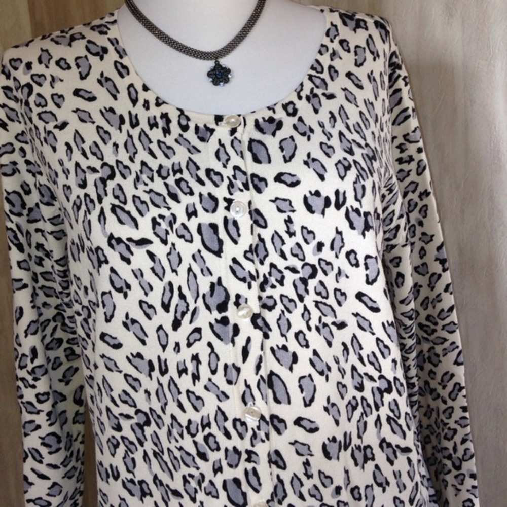 Dialogue animal print sweater